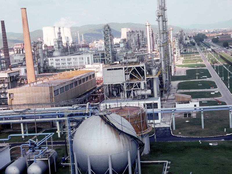 Oltchim a preluat petrochimia de la Arpechim cu 13 mil. €