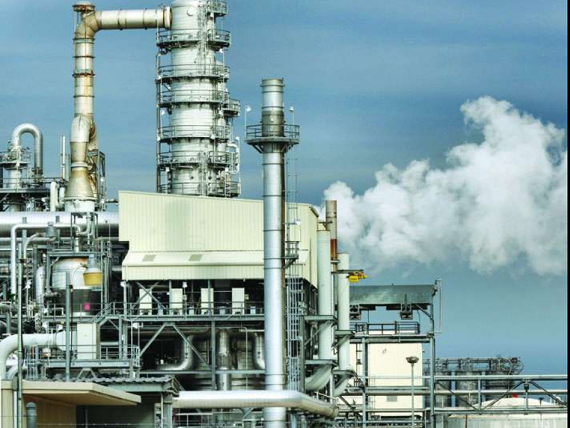 Petrom si-a reviziuit investitiile in segmentul de rafinare si iese de pe piata produselor chimice