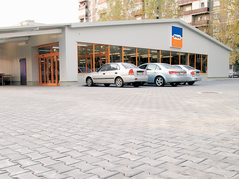 Plus ajunge la 92 de magazine prin deschiderea a doua noi spatii