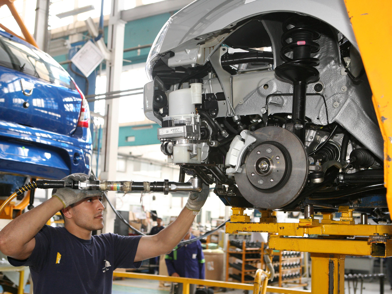 Dealerii romani au reexportat in acest an peste 25.000 de masini noi
