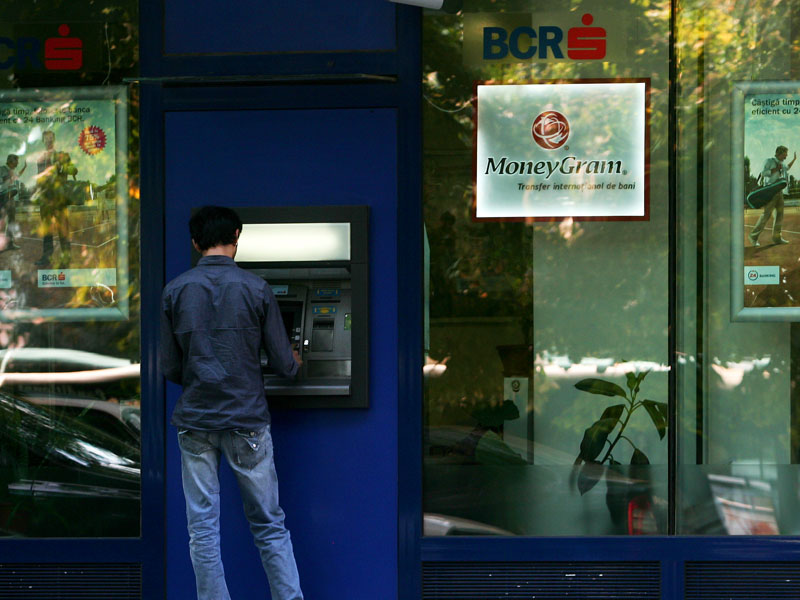 Creditele neperformante au injumatatit profitul BCR pe 2009, care a scazut la 211 milioane de euro