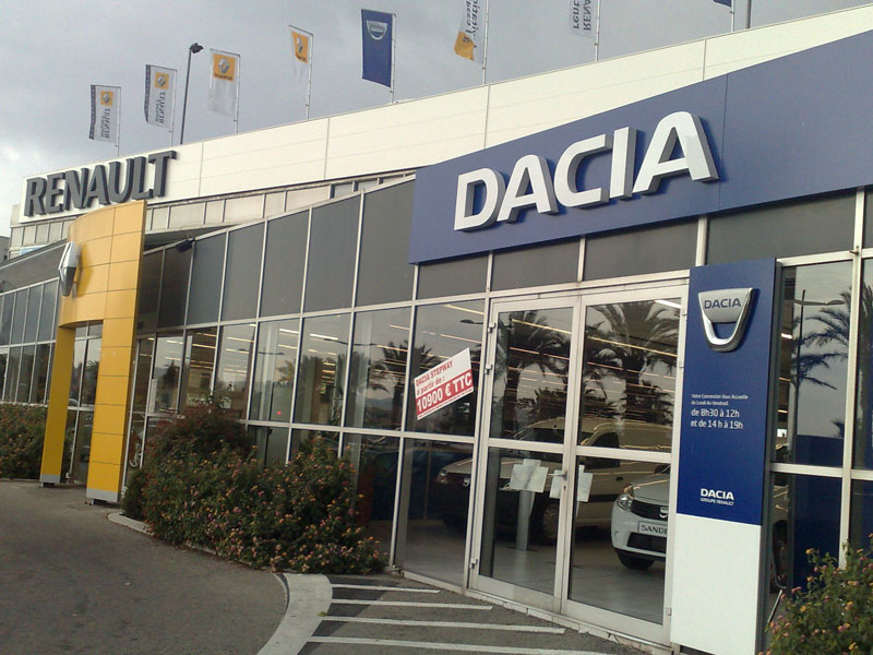 Cum a ajuns Dacia sa aiba showroom chiar si pe Coasta de Azur