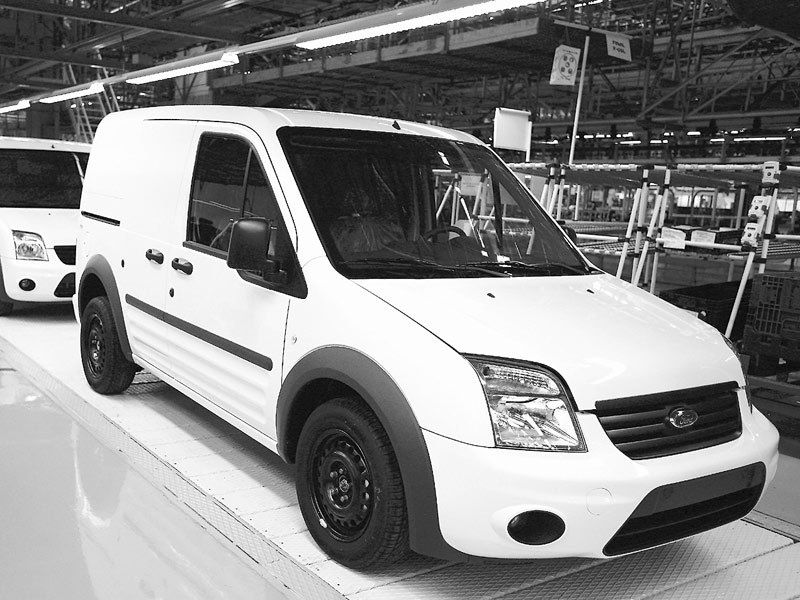 Ford accelereaza intr-un an cat Dacia in patru