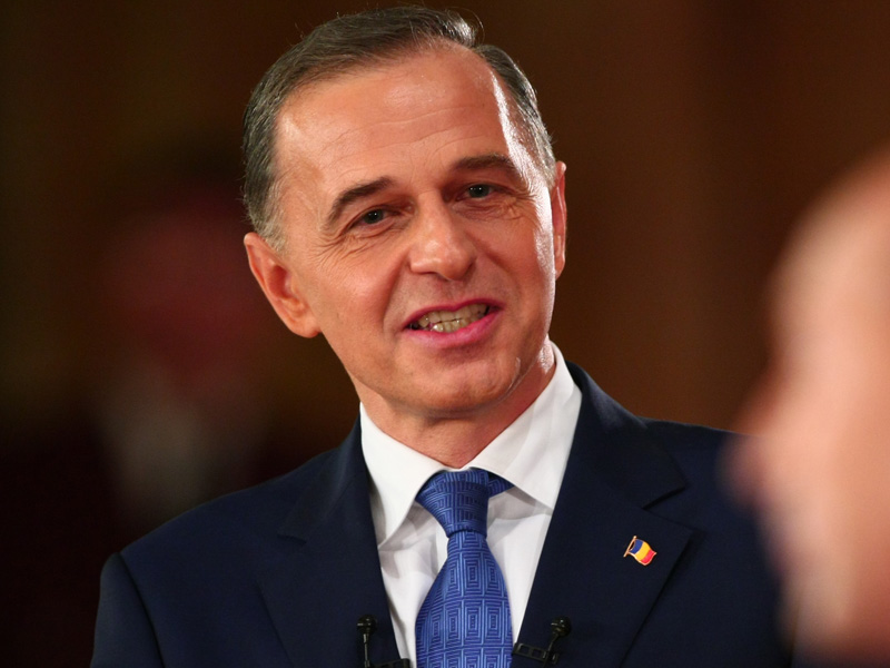 Presedintele Senatului, Mircea Geoana, a participat la 7% din sedintele din plen, preferand o campanie sustinuta pentru castigarea mandatului de presedinte al Romaniei.