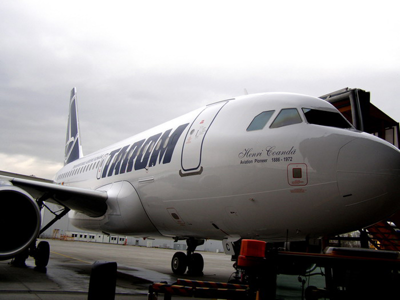 Tarom concureaza cu CFR-ul pe rutele interne