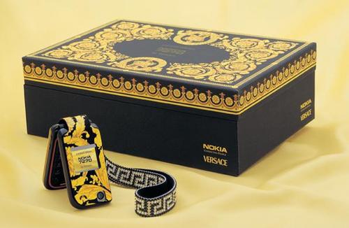 Versace va lansa un telefon care va costa peste 3.500 euro