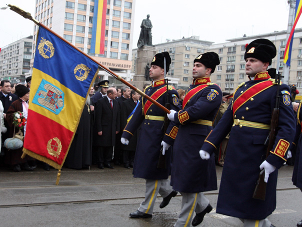 Iasi, -20 de grade: Basescu si Geoana, in Hora Unirii inghetata
