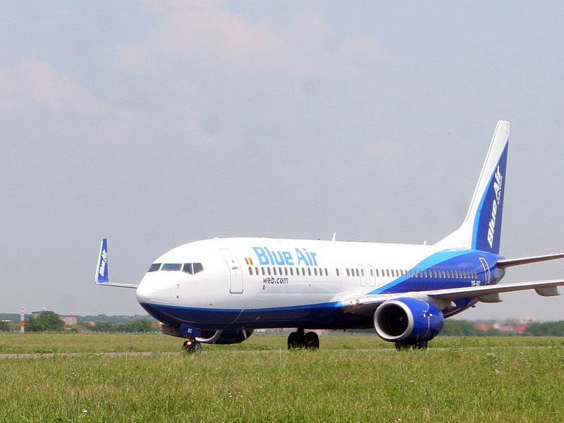 Blue Air isi face singur aeroport la Bacau