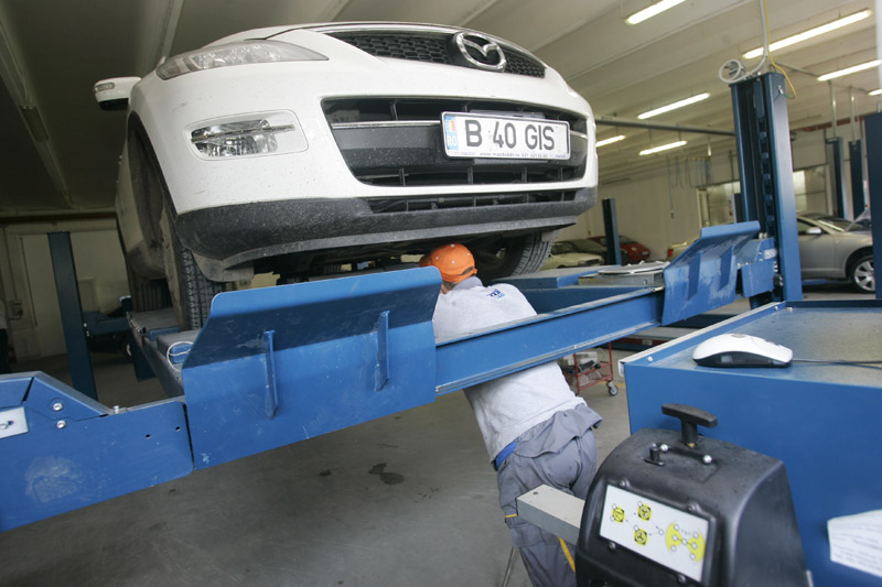 CSA: Nu ii putem ajuta pe soferii care au probleme cu politele RCA la service-uri