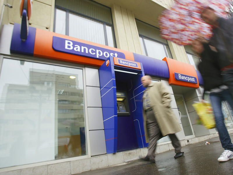 Fitch a revizuit in scadere ratingurile Bancii Romanesti si Bancpost