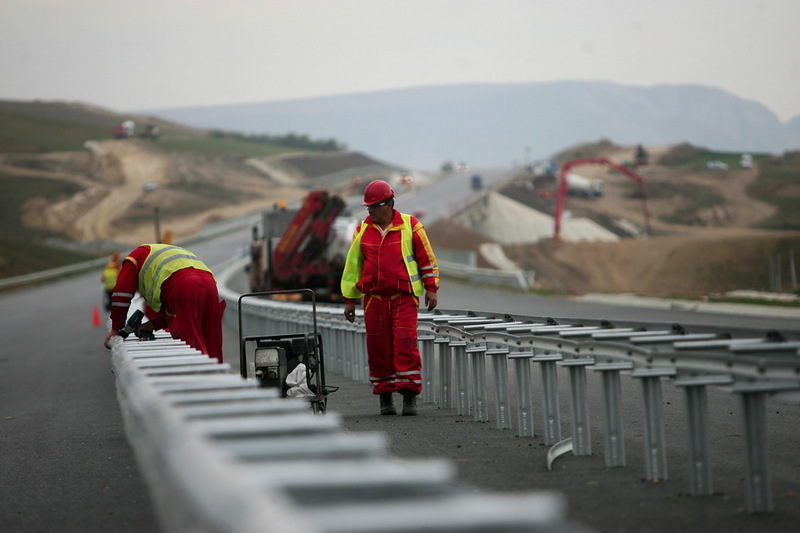 Bechtel: Vom reduce activitatea la Autostrada Transilvania