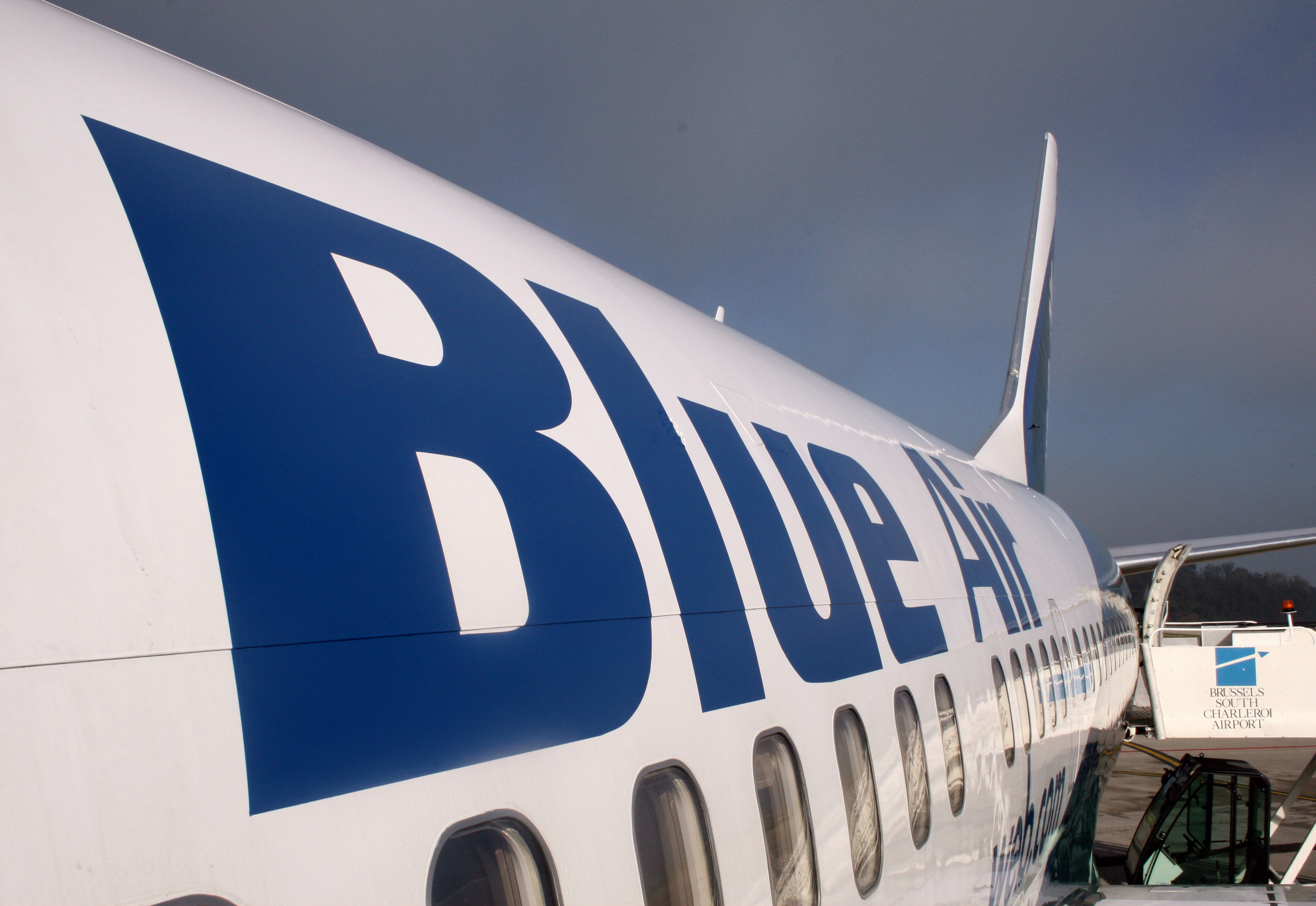 Blue Air anuleaza astazi cursele spre Salonic din cauza grevei din Grecia