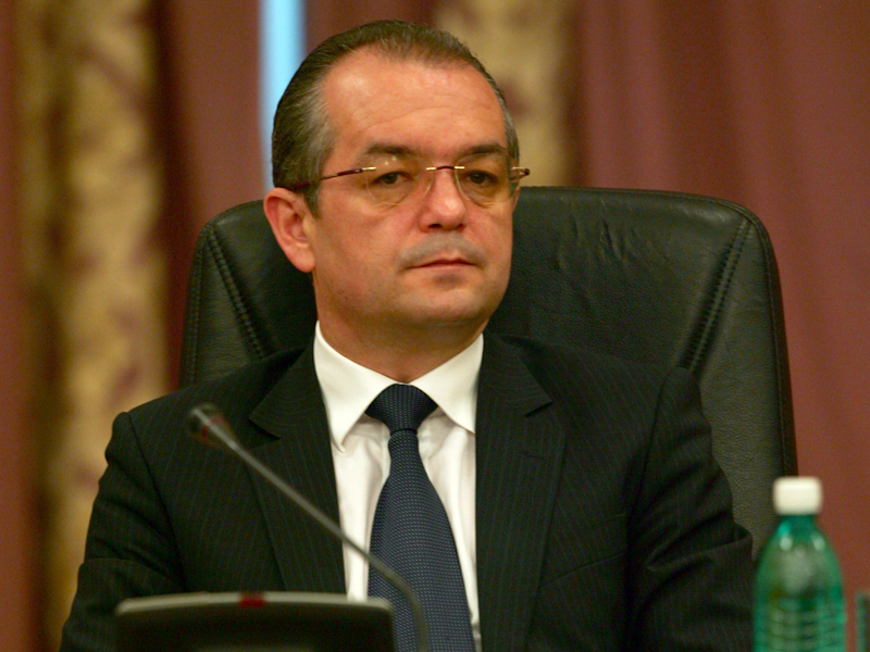 Boc: Al 13–lea salariu pe 2009 va fi platit pana in aprilie, dar incepand cu 2011 nu se mai acorda