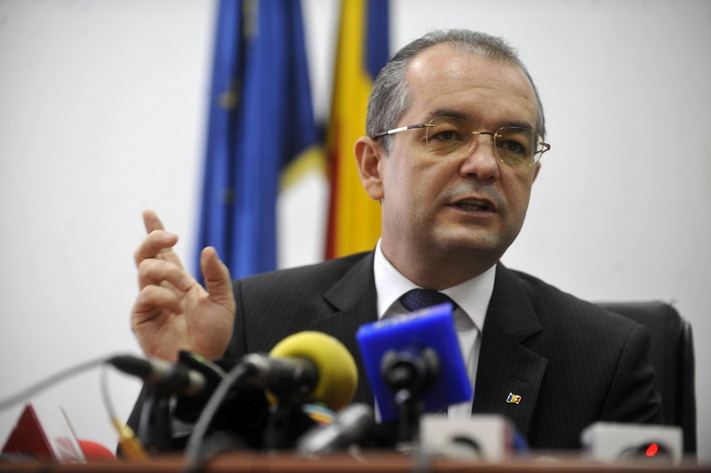 Boc loveste in Ionut Costea, cumnatul lui Geoana: Cere reducerea salariilor de la Eximbank