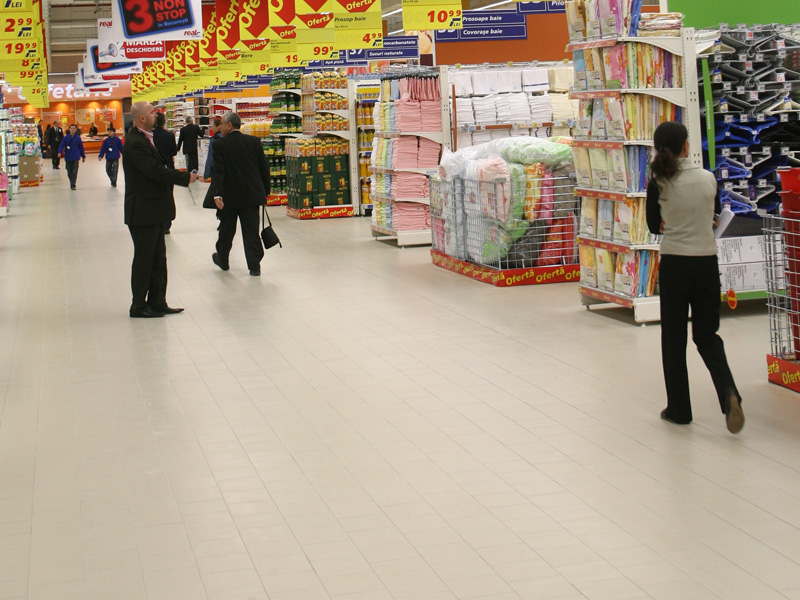 Romania a inregistrat cea mai mare scadere a comertului cu amanuntul din UE