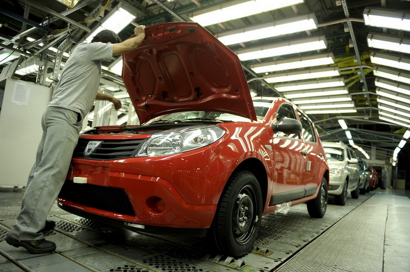 Salariile angajatilor Dacia cresc cu 300 de lei, in doua transe