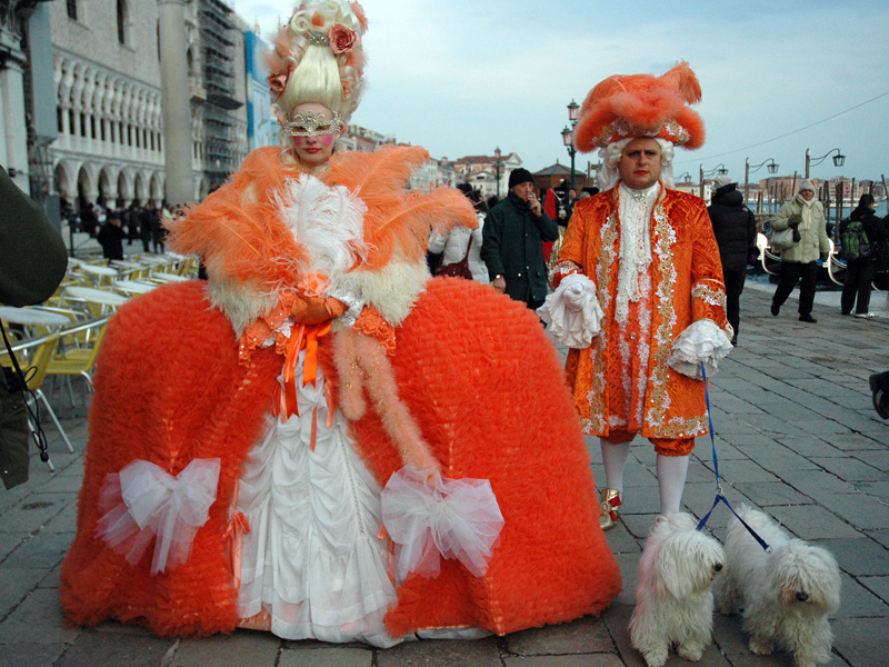 GALERIE FOTO: Cum se distreaza turistii in Venetia