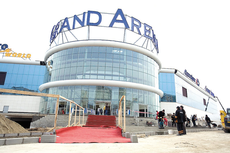 Grand Arena ramane cu tot mai putini chiriasi