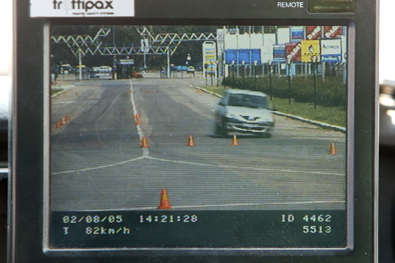Politia se inarmeaza cu radare „stealth“ pentru vitezomanii cu detector antiradar