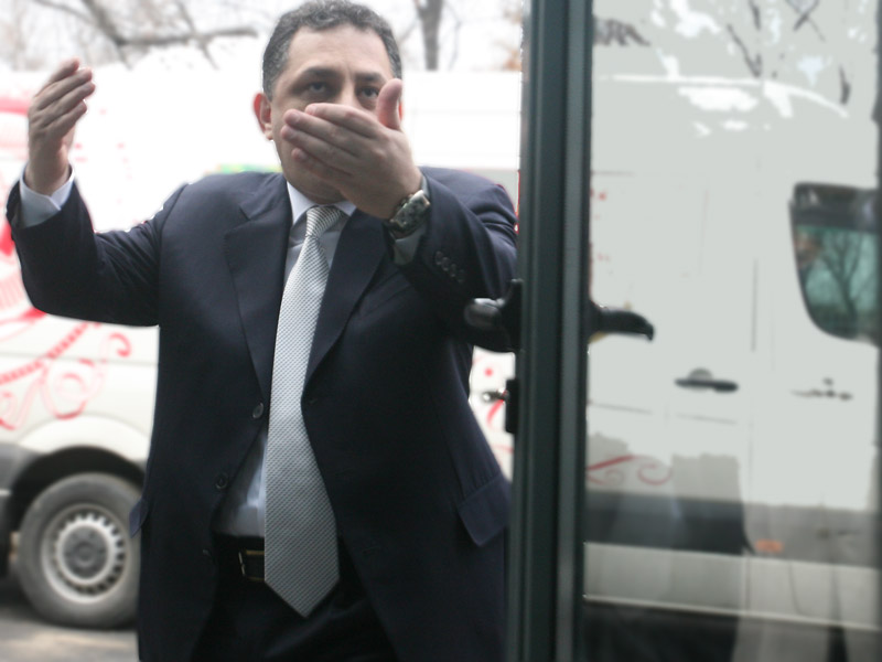 Deszapezirea, faza pe Capitala: sectorul lui Vanghelie, repetent. Cum se apara primarul