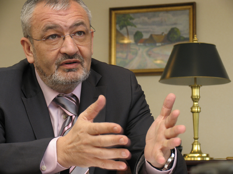 Vladescu: Romanii vor scoate tara din criza, nu Finantele