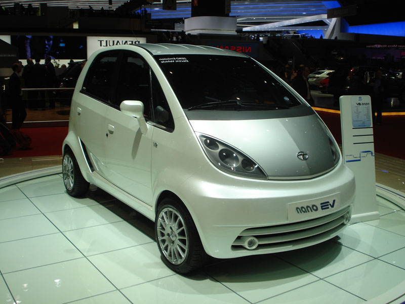 Cea mai ieftina masina, Tata Nano vs Dacia Duster (GALERIE FOTO)