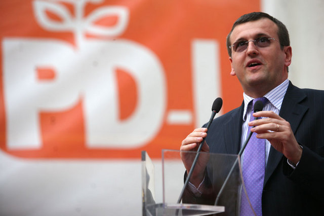PD-L isi pastreaza sigla si renunta la cratima