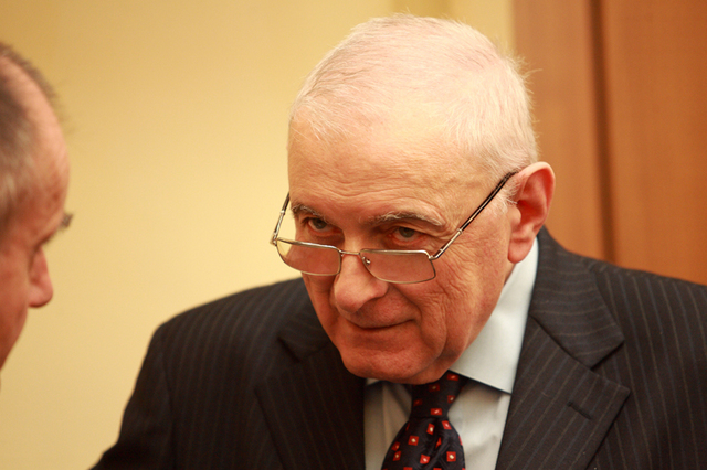 Cum au ajuns oficialii BNR sa vorbeasca de "oameni scosi din case"