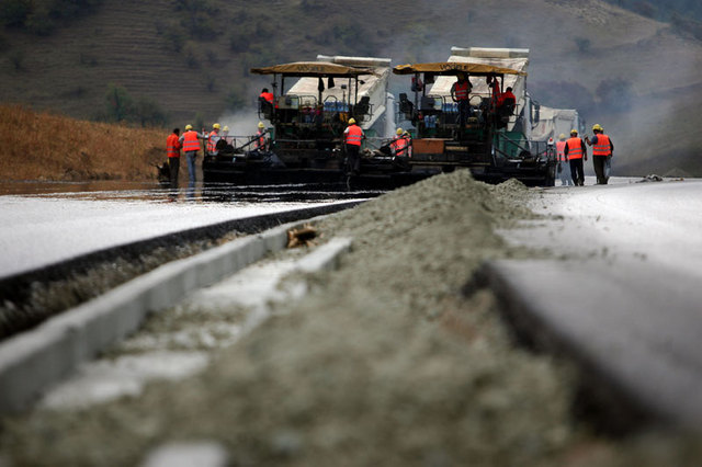 Se va inchide santierul autostrazii Bechtel?