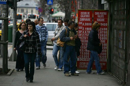 EIU: Exista riscul ca Romania sa fie nevoita sa adopte noi masuri de austeritate, care ar putea prelungi recesiunea