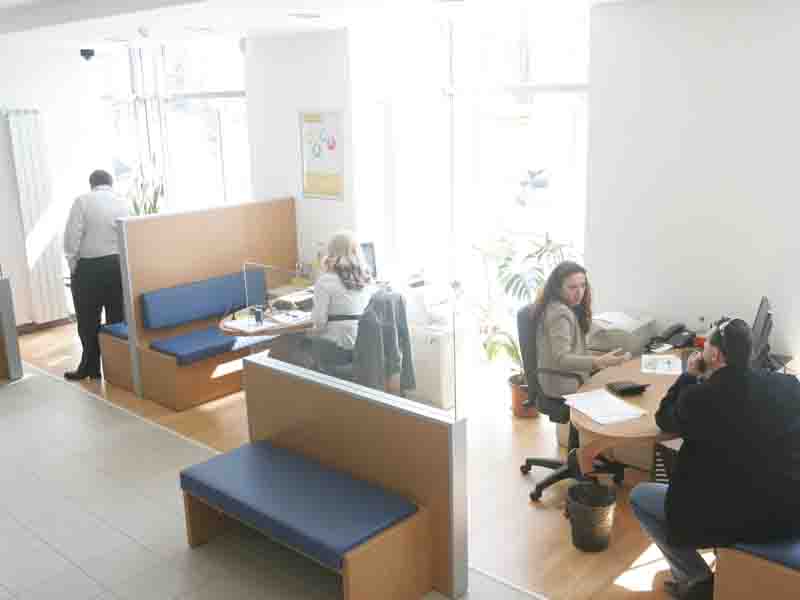 Romanii, in pericol sa ramana cu banii blocati chiar inainte de Paste!