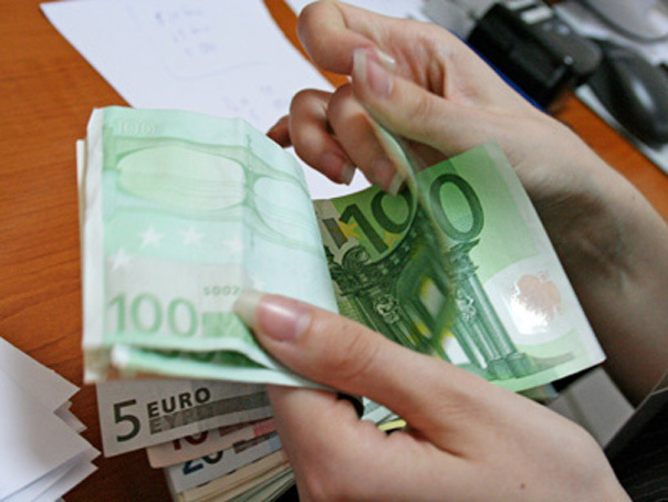 Profitul sistemului bancar bate criza