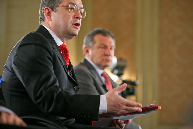Boc a dat cu pumnul in masa si a tipat la sindicalisti
