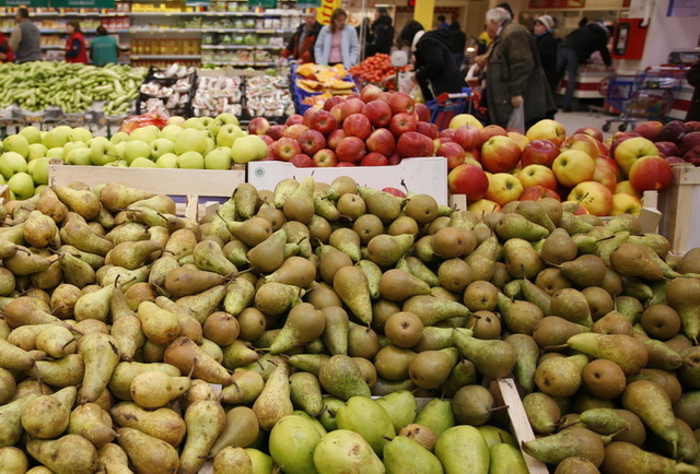 Garda Financiara vinde legume, fructe, carne, peste si branza de un milion de euro