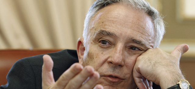 Cum l-a umilit functionara de la ghiseu pe Mugur Isarescu