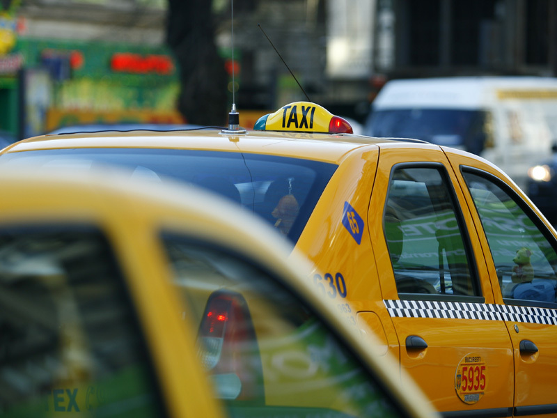 Afacerea Golden Blitz se muta si pe taximetrie. Vor deveni regii asfaltului regi ai taxiurilor?