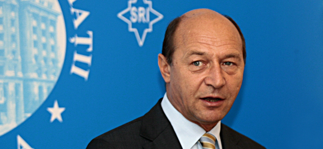 Basescu: SRI se foloseste pentru obtinerea de informatii "de la satelit la banala ascultare a telefoanelor"