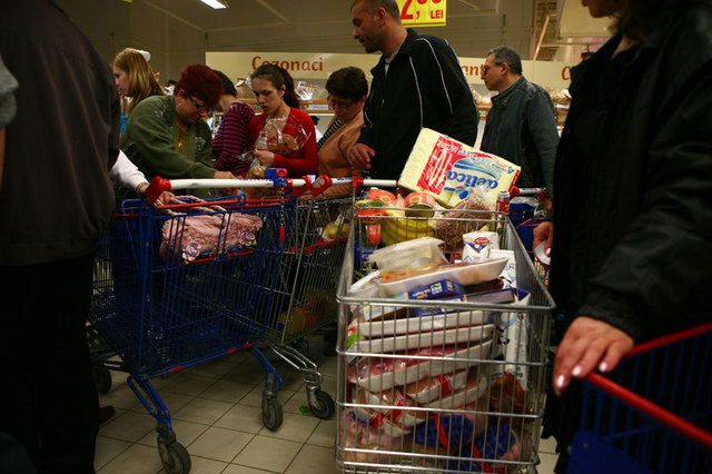 De ce vor parlamentarii sa inchida supermarketurile duminica