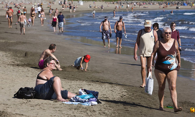 Cum pot pleca pensionarii romani in vacante ieftine in Spania si Cipru