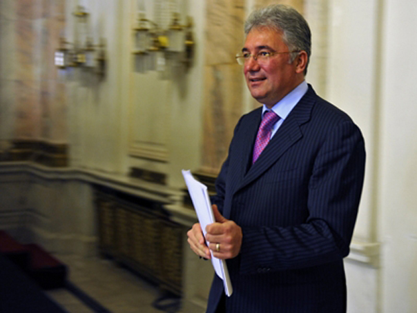 Videanu: Statul va ramane actionar la Petrom