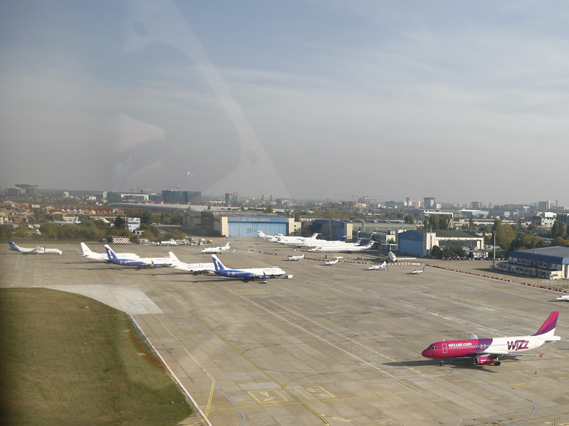 Traficul aerian a fost reluat pe aeroporturile din Otopeni si Baneasa