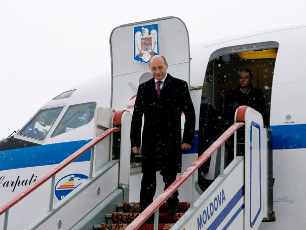 Aeronava lui Basescu, folosita si de Ceausescu, si la transport de miei