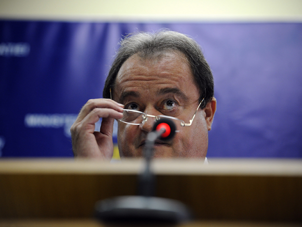 Blaga: Vazand cazul Voicu, ar fi demn ca Geoana sa se gandeasca daca mai poate conduce Senatul