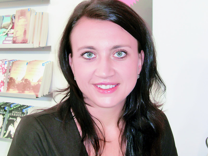 Fata care s-a jucat cu gheata