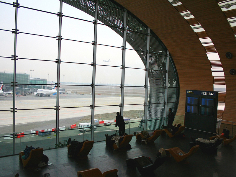 Aeroporturile din Paris, sub cenusa. Roissy si Charles de Gaulle se inchid
