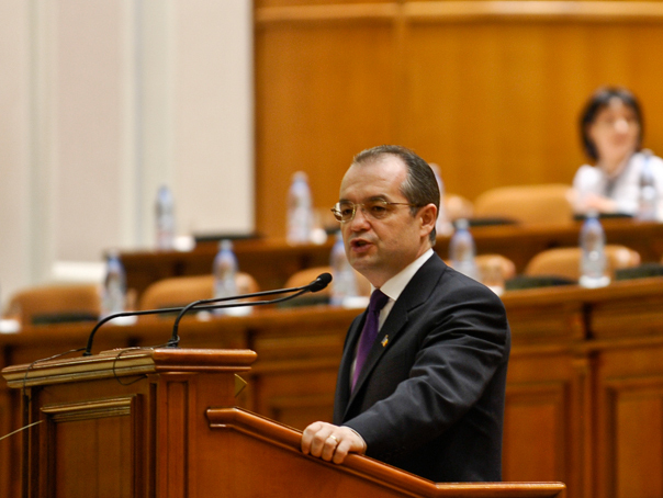 Boc: Pensiile nu vor mai putea fi platite in Romania daca sistemul nu este reformat