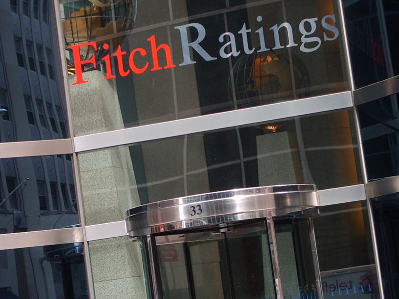 Fitch a revizuit in scadere ratingurile Bancpost si Banca Romaneasca