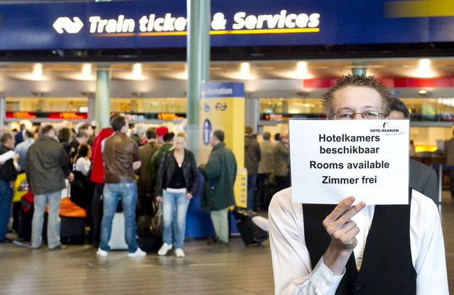 Business-ul norului de cenusa: hotelurile din Otopeni sunt pline ochi iar CFR a sarit repede cu oferta