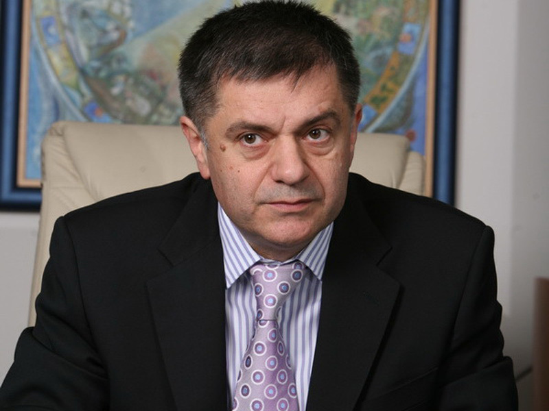 Ionut Costea, Eximbank, intrebat daca isi reduce salariul de 20.000 de euro