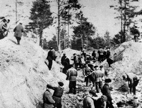 Arhivele de stat ruse publica documente despre masacrul de la Katin